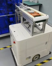 二維碼導航方式AGV與自動化流水線合作